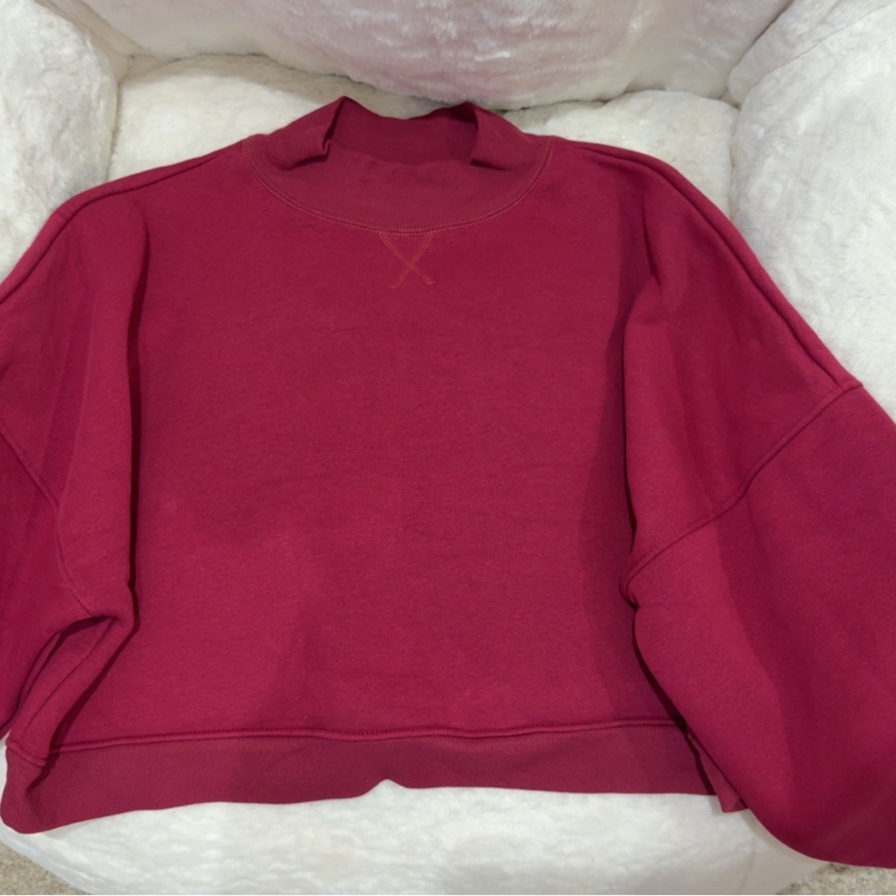 Women’s cropped mock neck Sweatshirt in Deep Berry